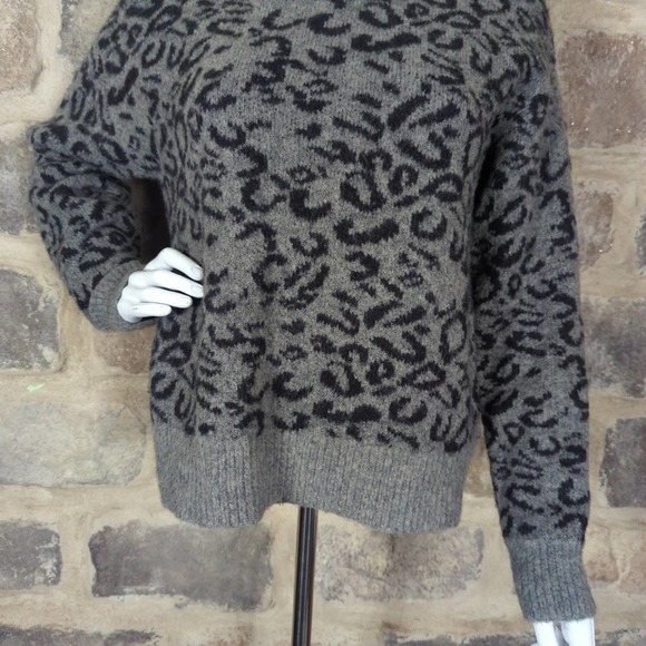 John + Jenn  Women's Cozy Pullover Mock Neck Leopard Knit Sweater Top Size XS - Picture 4 of 12